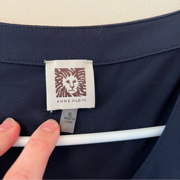 Anne klein navy blue blouse XL gold accents - Picture 5 of 5